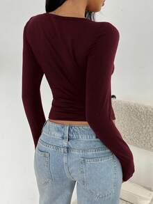 SHEIN EZwear Camiseta de cuello redondo de manga larga, ajustada, de estilo minimalista casual para mujer, con texto en inglés "MILANO ITALY", adecuada para primavera y otoño