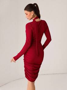 Modelyn Abito aderente mini a maniche lunghe con scollo a V sexy, arricciatura in vita, adatto per uscite, feste serali e gala, colore rosso autunnale - Bordò - Visualizzare 2