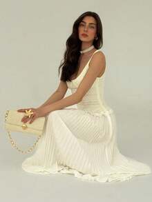 Aloruh 全新合身弹力人字形性感低胸褶皱蕾丝边纯色白色连衣裙