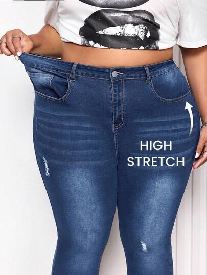 SHEIN CURVE+ Jeans ajustados y cortos de talla grande en color azul, de estilo casual y sexy