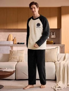 Manfinity Underwear&Sleepwear Basics 2 piezas Conjunto de pijama de felpa esponjosa para hombres, conjunto de ropa de dormir suave y cómoda de corte holgado, ropa de otoño e invierno, acogedor - Multicolor - Ver 3