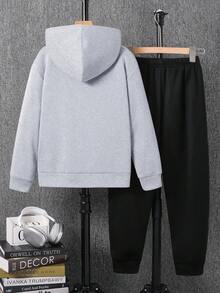 SHEIN 2 件套青少年男孩休闲百搭字母图案斜襟连帽衫和黑色裤子套装，适合秋冬休闲、户外、学校、派对 - 淺灰色 - 查看 2