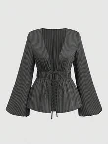 SHEIN Sweetro 前系带深 V 开衩喇叭袖收腰合身棕色和白色条纹休闲、日常、通勤、约会之夜优雅宽松衬衫上衣，加大码 - 深灰色 - 查看 1