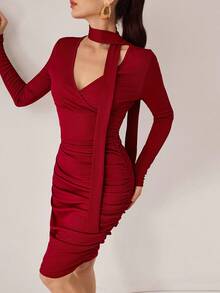 Modelyn Abito aderente mini a maniche lunghe con scollo a V sexy, arricciatura in vita, adatto per uscite, feste serali e gala, colore rosso autunnale - Bordò - Visualizzare 7