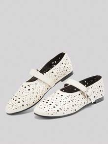 Solezae Bailarinas planas de estilo Mary Jane para mujer con diseño calado