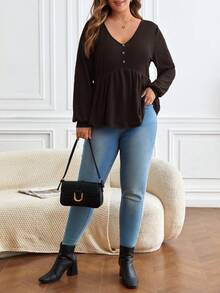 SHEIN Frenchy Kaos Wanita Ukuran Besar Lengan Panjang Leher V Bergaris dengan Desain Kancing, Blus Cokelat Tua dengan Hem Berkerut, Atasan Hitam Musim Gugur Kasual Cerdas untuk Sehari-hari di Musim Gugur dan Musim Dingin - Chocolate Brown - View 4