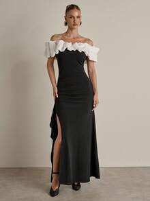 COSMINA 女式撞色露肩荷叶边修身开衩连衣裙 - 黑與白 - 查看 1