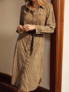 Écloséra 时尚法式复古休闲宽松灯芯绒印花衬衫领长袖中长连衣裙 - 咖啡棕 - 查看 4