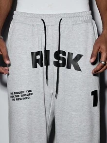 MODCRASH Herren Streetstyle Textgrafik Locker geschnittene gerade Jogginghose, Emo Frühling bis Sommer, Retro Amerikanisch, Unisex, Relaxed Fit Sommeroutfits - Geeignet für den täglichen Gebrauch und Sommerferienoutfits. - Hellgrau - Übersicht 7