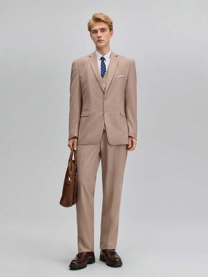 Officeau 男士正装商务三件套翻领西装，香槟色，包含西装外套、马甲、西裤和领带，复古绅士风，适合春夏穿着。