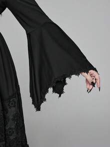 ROMWE Đầm maxi tay loe họa tiết hoa cổ ren viền bất đối xứng phong cách Gothic cỡ lớn, đầm dài thanh lịch tối màu theo phong cách Gothic cỡ lớn cho mùa thu/đông, đầm dài cổ điển sang trọng theo phong cách Gothic cỡ lớn cho phụ nữ mặc trong lễ Halloween, tiệc Giáng sinh - màu đen - Xem 6