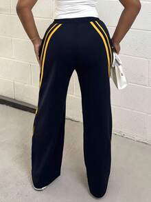 Alexandranx 女士春夏情侣装比赛日外出学院风黄色撞色织带运动裤、狂欢节服装、狂欢节 - 藏蓝色 - 查看 2