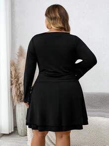 SHEIN CURVE+ Vestido casual negro de manga larga con cuello en V para mujer de talla grande, vestido de graduación - Negro - Ver 2