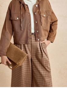 Écloséra 翻蓋口袋落肩袖抽繩連帽牛仔夾克 - 棕色 - 查看 5