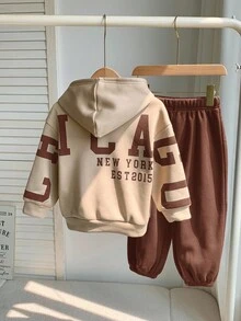 SHEIN 兒童2件組小男孩風格寬鬆字母圖案連帽衛衣與鬆緊腰秋季長褲套裝，冬季、職業日、返校季，保暖加厚面料 - 棕色 - 查看 6
