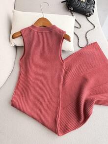 GlowEve 女装秋冬新款无袖圆领修身针织连衣裙，优雅高端镂空金属纽扣设计毛衣裙 - 鏽棕色 - 查看 2