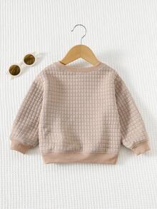 Cozy Pixies Klassischer Babypullover mit Karomuster, Jacquard-Stoff, gesticktem Buchstabenmotiv, Rundhalsausschnitt und langen Ärmeln – ideal für Jungen und Mädchen. Perfekt für Herbst und Winter. Auch als Babypullover Einfarbig erhältlich. Unisex-Kleidung. - Aprikosenfarben - Übersicht 2