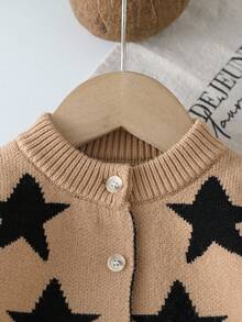 男宝宝开衫，圆领长袖针织毛衣外套，适合秋冬季，卡其色，黑色，提花星星图案，拼色设计，百搭，时尚，休闲，适合日常穿着，居家，户外，旅行