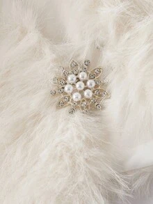 SHEIN MOD 1pc Women's Elegant Casual Versatile White Faux Fur Shawl With Decorative Rhinestones,New Year Dress,Graduation Outfit ,Wedding,Prom Outfit ,Halloween Costumes,Christmas Outfit Women, Fancy Outfits, Christmas Clothes,Party Outfit