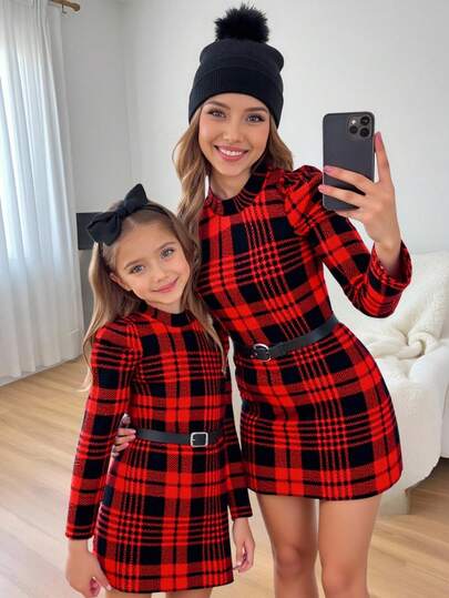 SHEIN Vestido ajustado de cuello alto de punto a cuadros para niñas, adecuado para Navidad, uso en casa u exterior, regreso a la escuela, ropa de otoño, vestidos de Halloween, vestidos de regreso a clases, vestidos de boda, ropa de Halloween, vestido de Navidad, vestido negro