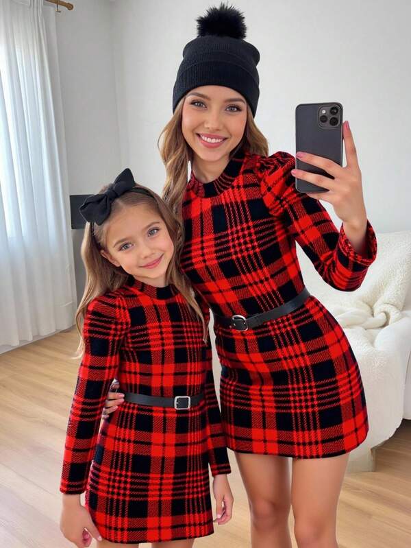 SHEIN Vestido ajustado de cuello alto de punto a cuadros para niñas, adecuado para Navidad, uso en casa u exterior, regreso a la escuela, ropa de otoño, vestidos de Halloween, vestidos de regreso a clases, vestidos de boda, ropa de Halloween, vestido de Navidad, vestido negro