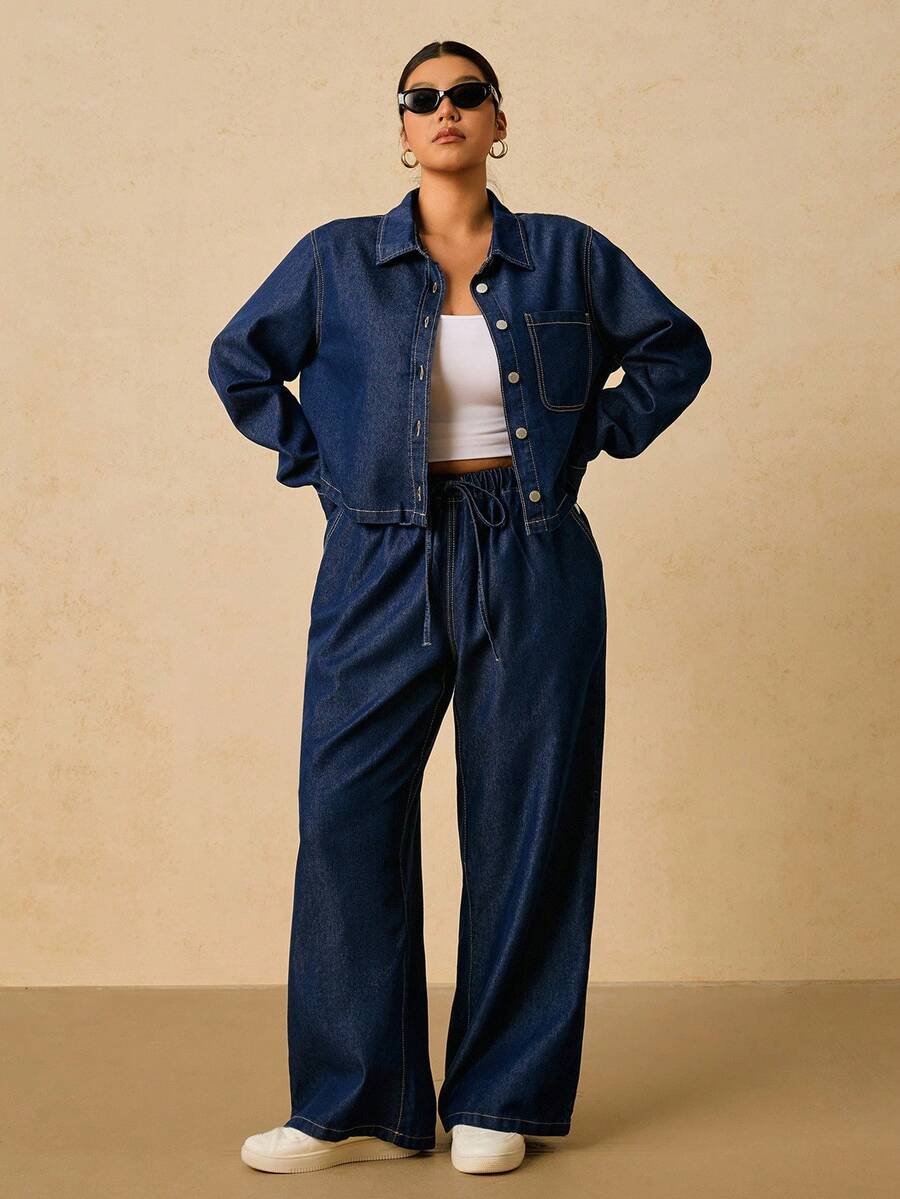 SHEIN PETITE CURVE 大码秋冬万圣节圣诞节新年感恩节通勤度假Y2K可爱街头风派对婚礼优雅商务休闲女装复古端庄老钱工作服教师装女装两件套牛仔套装，宽松长袖衬衫式上衣搭配松紧腰直筒牛仔裤，秋季蓝色牛仔女装休闲两件套长袖衬衫搭配阔腿裤套装 - 藍色 - 查看 1