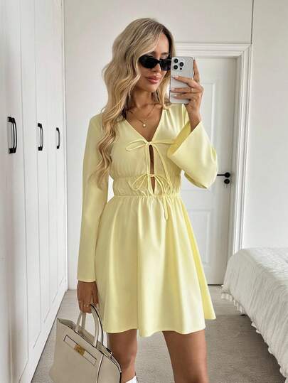 SHEIN LUNE Váy ngắn dáng chữ A tay loe buộc nơ phía trước, dáng rộng thoải mái, phong cách cổ điển dành cho nữ, tay dài màu vàng nhạt