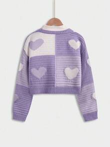 Sparklyn 这款少女针织开衫采用粉色和紫色相间的爱心图案撞色设计，展现甜美可爱的风格。专为少女设计，常规长袖，厚度适中，是春秋两季的理想之选。作为一款针织开衫，它是日常休闲穿搭的首选，满足简约清爽的日常着装需求。秋冬季亦可穿着。 - 彩色 - 查看 2