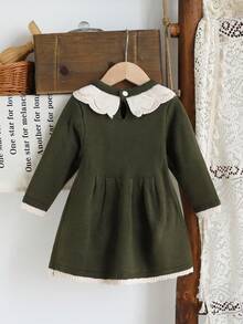 SHEIN Vintaside Kids Rochie tip pulover tricotată cu mânecă lungă, cu broderie florală și guler cu volane, kaki, elegantă și la modă, potrivită pentru școală, purtare zilnică, acasă, ieșiri, călătorii, toamnă/iarnă