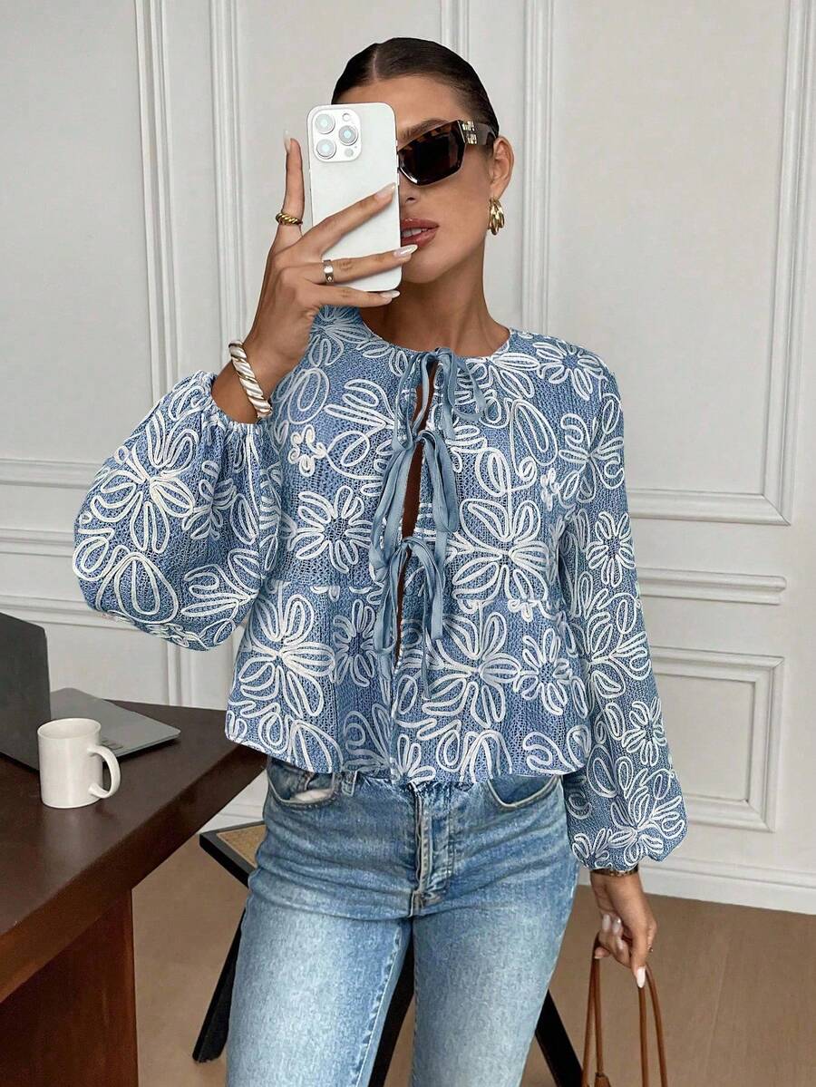 Serisse 女士度假花卉提花系带灯笼袖衬衫 - 霧霾藍 - 查看 1