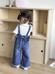 SHEIN 女婴 3D 蝴蝶结装饰蓝色牛仔背带裤、女童春夏休闲度假乡村波西米亚风服饰、女童沙滩装、女童西部街头装、春假装、狂欢装节日牛仔背带裤、女童度假装 - 深色水洗藍 - 查看 7