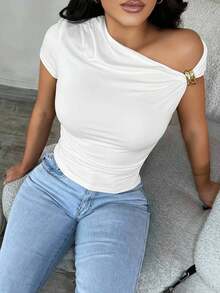 SHEIN SXY Plus Size Women's Basic Solid Casual Asymmetric Shoulder Exposed Top, White, Versatile Summer Blouse White Top One Sleeve Top White Top White Shirt One Shoulder Top White One Shoulder Top Asymmetrical Top White Fitted Top - White - View 4