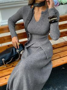 DAZY Bộ 2 món áo len và chân váy xẻ tà cổ chữ V màu trơn thanh lịch dành cho nữ, mùa thu - Xám - Xem 1