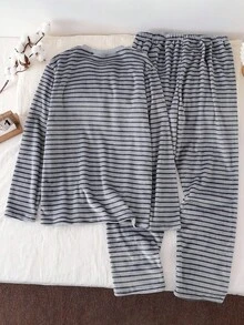 男士法兰绒条纹长袖上衣和长裤两件套蓬松睡衣套装，加厚保暖，适合秋冬家居服，柔软舒适。 - 灰色 - 查看 2