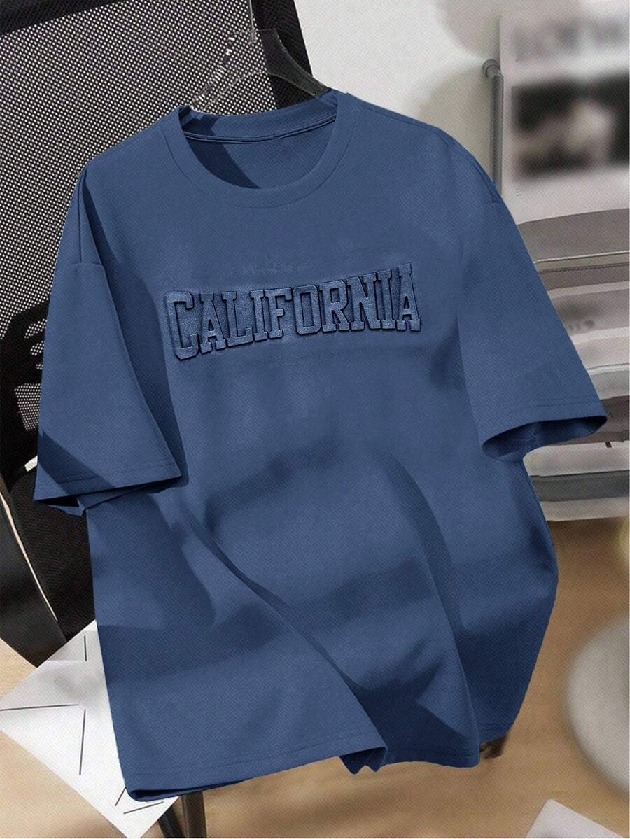 SHEIN 青少年男童休闲落肩短袖上衣，带3D压花英文文字 - 霧霾藍 - 查看 1