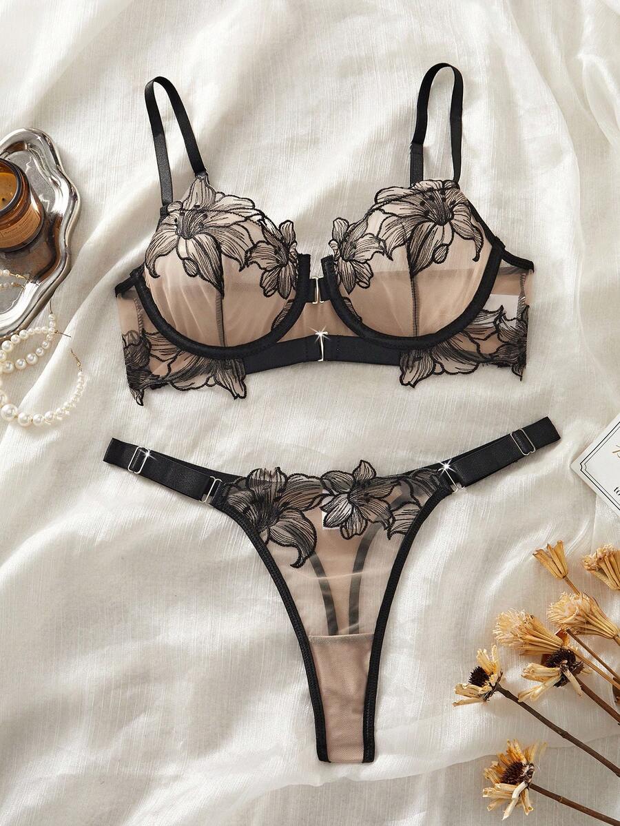 Seduluxe 2pcs Romantic Embroidered Front Closure Sexy Bra Set, Lingerie - Multicolor - View 1