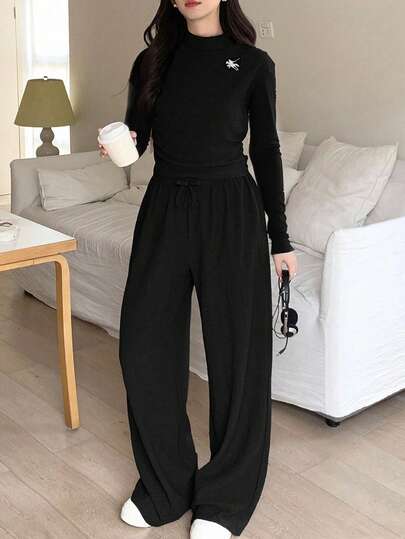 SHEIN Teen Girl Solid Color Black Color Three-Dimensional Embossed Letter Pattern Knitted Round Neck Casual Loose Long-Sleeved T-Shirt Top Casual Loose Trousers Suit,School Clothes,Basic,Daily,Suitable For Various Occasions, Back To School, Campus Style Fall Winter