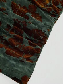 SHEIN Clasi 加大码优雅花卉植绒裹身吊带背心，夏季 - 軍綠色 - 查看 4