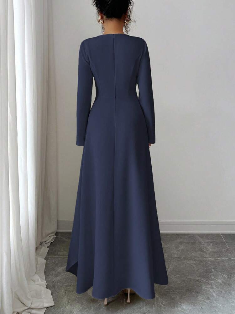 navy blue maxi dress long sleeves SLEEVE TRAPEZOID NECKLINE BODYCON FULL | CULT MIA This dress features a powerful deep v Navy Chiffon Long Sleeve Pleated
