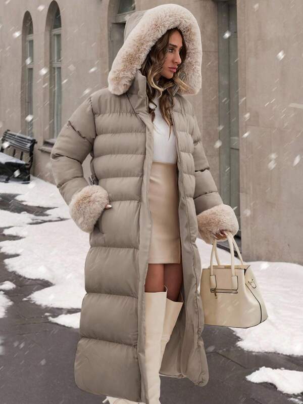 Cappotto con cappuccio, colletto e polsini in pelliccia, dettagli con cintura, lunghezza maxi, molto caldo ed elegante