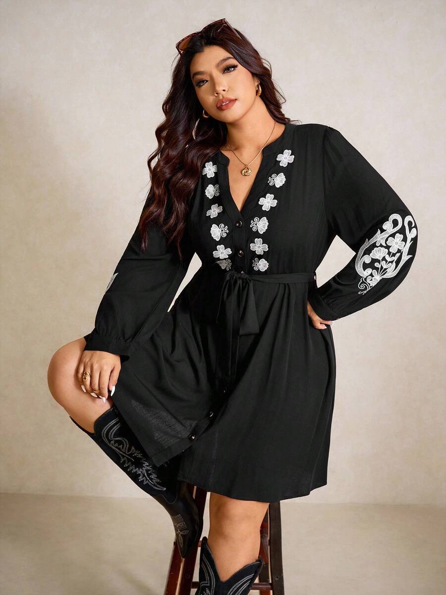 Elaquor فستان كاجوال للعطلات مطرز بالزهور مع ياقة مقطوعة للمقاسات الكبيرة