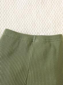 SHEIN 新生男宝宝白色坑条纹长袖恐龙图案开襟连体衣搭配绿色裤子和帽子三件套面料舒适可爱卡通秋冬新品适合家居送礼