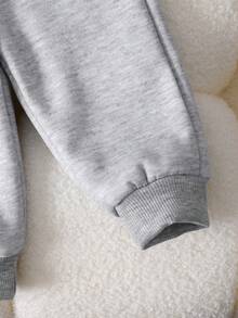 SHEIN Playful Pals 3 件套男婴休闲运动风格字母印花长袖连帽衫、裤子和背心夹克套装，适合日常穿着和户外活动，秋冬季