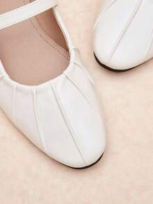 Rosivie 2025 Sommer Neue Französische Quadratische Zehenform Vielseitige Schwarze Cut Out Gewebte Flache Damen Schuhe Mit Niedriger, Atmungsaktiv Und Bequem