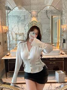 Flirla Áo sơ mi tay loe cổ chữ V cài nút kim loại cỡ lớn - trắng - Xem 4