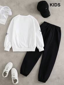 PAVTROS 2 件/套时尚白色连帽衫搭配橄榄绿色裤子，适合青少年男孩的时尚服装，连帽衫采用绿色定位印花，面料柔软舒适，适合春季/秋季，适合上学、郊游等多种场合。 - 黑色 - 查看 2