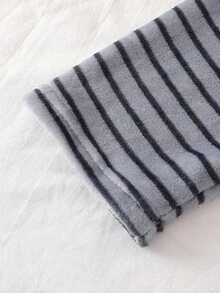 男士法兰绒条纹长袖上衣和长裤两件套蓬松睡衣套装，加厚保暖，适合秋冬家居服，柔软舒适。 - 灰色 - 查看 6