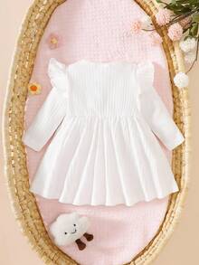 SHEIN 新生女宝宝秋季新款柔软亲肤梭织面料白色圆领长袖甜美可爱公主风字母印花连衣裙 - 白色 - 查看 3