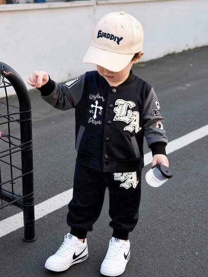 SHEIN 幼儿男童夹克套装，新款夹克套装，趣味数码印花夹克上衣，拼布印花，胸前毛巾绣花贴布，配套抽绳腰裤，毛巾绣花贴布，时尚舒适，适合日常、街头、校园风格、家庭装、兄弟姐妹套装