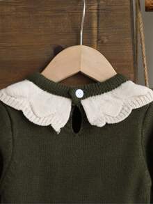 SHEIN Vintaside Kids Rochie tip pulover tricotată cu mânecă lungă, cu broderie florală și guler cu volane, kaki, elegantă și la modă, potrivită pentru școală, purtare zilnică, acasă, ieșiri, călătorii, toamnă/iarnă